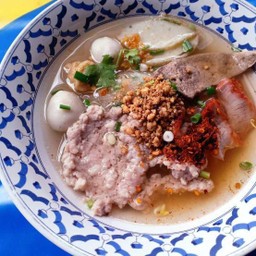 เส้นใหญ่น้ำต้มยำ