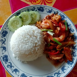 ข้าวราดผัดน้ำพริกเผา