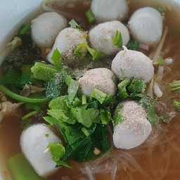 ก๋วยเตี๋ยวลูกชิ้นหมูล้วน