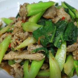 คะน้าหมูหมัก
