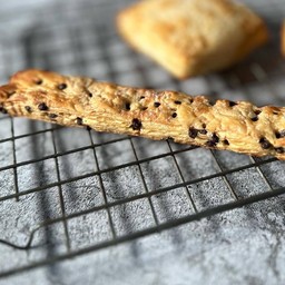 ขนมปังกรอบรสช็อคโกแลคยาว17cm.