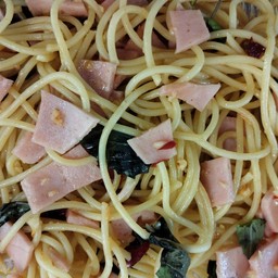 สปาเก็ตตี้ผัดพริกแห้ง+ไส้กรอก