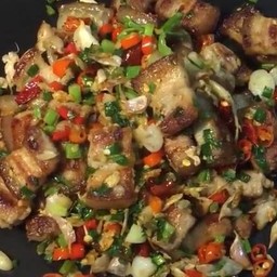 หมูสามชั้นคั่วพริกเกลือ