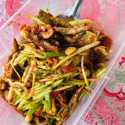 ยำมะม่วงปลากรอบ