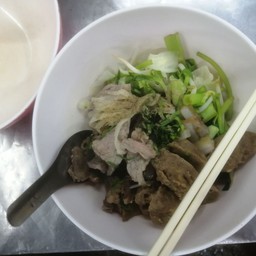 ก๋วยเตี๋ยวแห้งเนื้อ