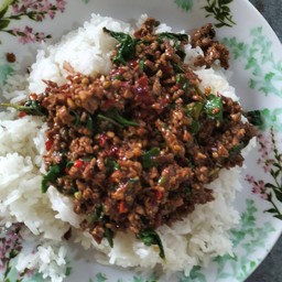 ข้าวกะเพาเนื้อหน่อไม้