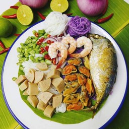 ยำขนมจีนทะเลรวม