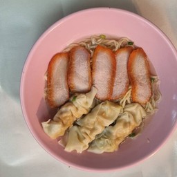 ชายสี่ บะหมี่เกี๊ยว หน้าเดอะเบส สิรารมย์