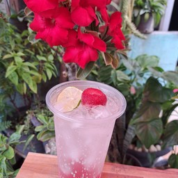 สตอเบอรี่มะนาวโซดา