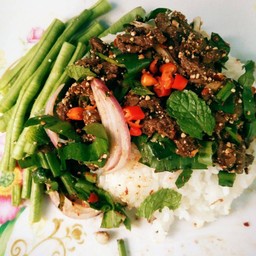 ข้าวยำเนื้อแซ่บ