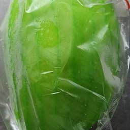 มะม่วงแช่บ้วย ใส่กล่องพลาสติกใส