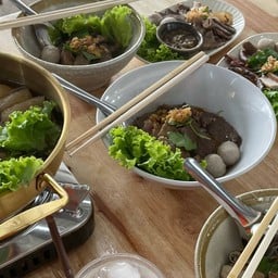 เจ่เจ้ เย็นตาโฟ บะหมี่จับกัง -