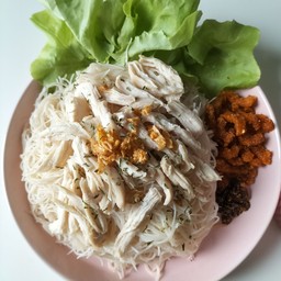 เส้นหมี่คลุกไก่ฉีกApril