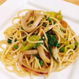 สปาเก็ตตี้กะเพราปลาหมึก