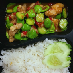 ข้าวราดผัดสะตอกะปิ