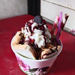 ปังเย็นนมหมีซอสสตรอว์เบอร์รี่