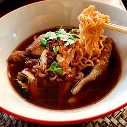 ก๋วนเตี๋ยวไก่เส้นมาม่า