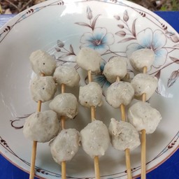 ก๊ะสาว กล้วยทอด ผลไม้สด ลูกชิ้นทอด