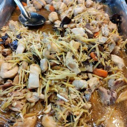 ผัดไก่ใส่ขิงเห็ดหูหนู มีหลังบ่ายสาม