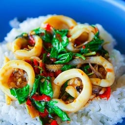 กระเพราปลาหมึก