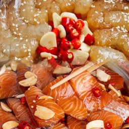 แซลมอนคู่กุ้ง ดองซีอิ้ว ไซส์ M