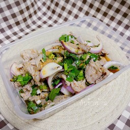 น้ำตกหมู กับข้าวบ้าน