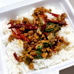 ข้าวถูกโคตร กะเพราพริกแห้ง ไข่เจียวทรงเครื่อง