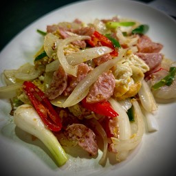 แหนมผัดไข่