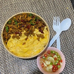 กะเพราพริกแห้ง-ไข่ข้น