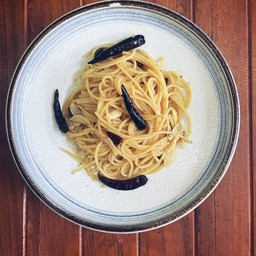 สปาเก็ตตี้กระเทียมพริกแห้ง