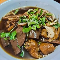 อิ่มจังก๋วยเตี๋ยวไก่ ใต้สะพานข้ามคลองพระโขนง