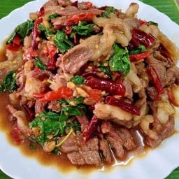 ราดหน้ายอดผัก หมูหมักนุ่มๆ by น้องมีน
