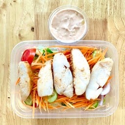 สลัดอกไก่อบ