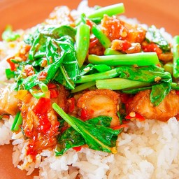 คะน้าหมูกรอบ