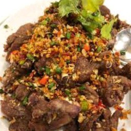 เนื้อผัดพริกเกลือราดข้าว