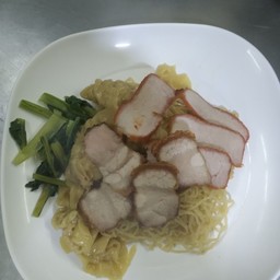 หมี่เกี๊ยวหมูแดงหมูกรอบธรรมดา