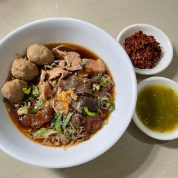 ก๋วยเตี๋ยวเนื้อเฮียตี๋ (ก๋วยเตี๋ยวหมู) ศรีราชา