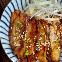 วีแกนข้าวหน้าหมูชาชู