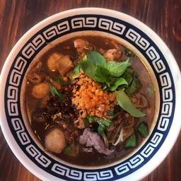 ก๋วยเตี๋ยวรวมเนื้อ