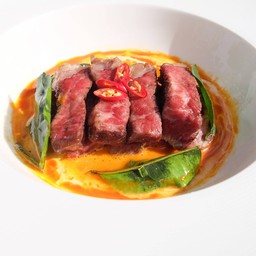 ข้าวซอสพะแนงเนื้อวากิวเทศ