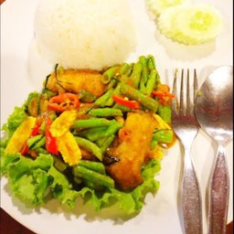 ข้าวเครื่องแกงปลากะพง