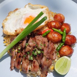 ข้าวผัดคอมโบ