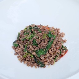 กะเพราเนื้อสับกับข้าว