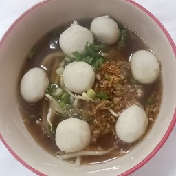 ก๋วยเตี๋ยว ลูกชิ้นหมู  ธรรมดา