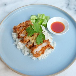 ข้าวสามชั้นทอดพริกแกง