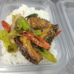 ข้าวผัดพริกหยวกปลา