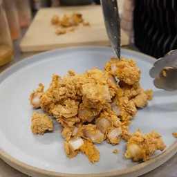 สามชั้นทอดพริกแกง (กับข้าว)