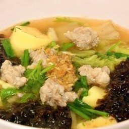 แกงจืดเต้าหู้หมูสับสาหร่าย