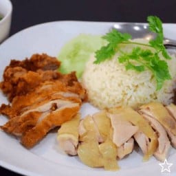 ข้าวมันไก่ ซอรีฟะห์ (น้ำจิ้มรสเด็ด) สวนพริกไทย