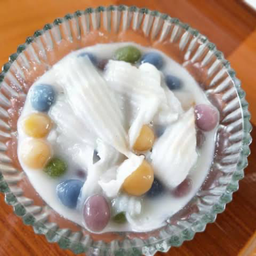 บัวลอยกะทิสดมะพร้าวอ่อน